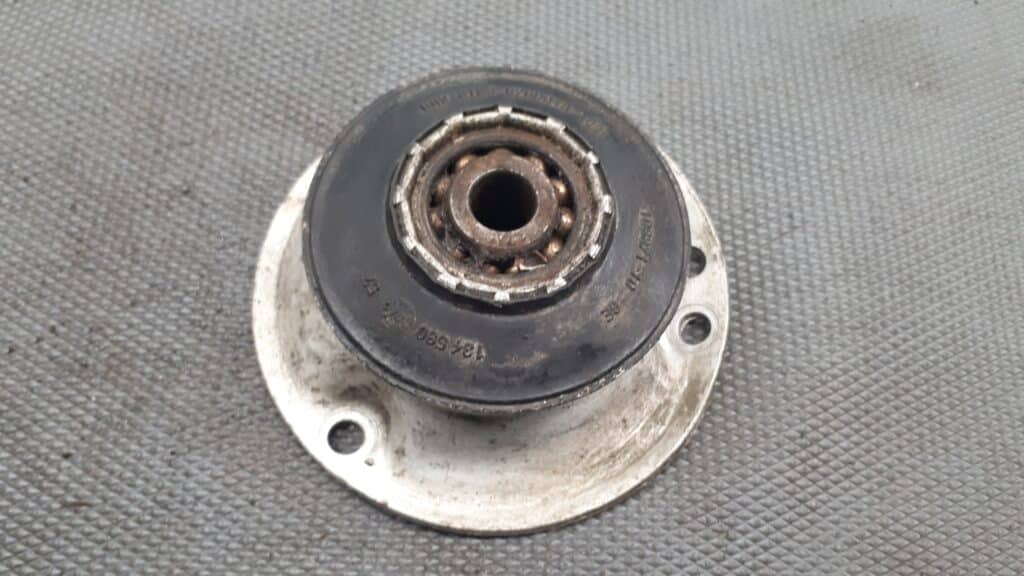 3133-6760943-02 poduszka mocowania amortyzatora bmw e60