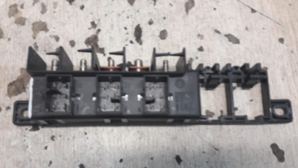 8L0941822A skrzynia bezpiecznikow Audi A5 B5