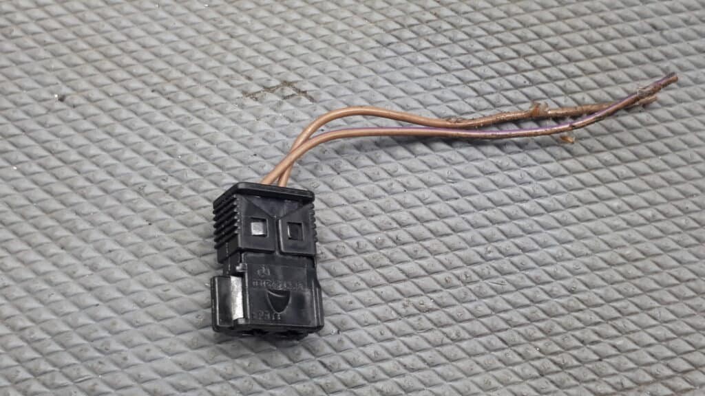0315453228 wtyczka mercedes w208