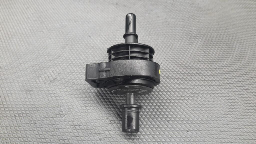 A0004703700 Zawor podcisnienia mercedes w238