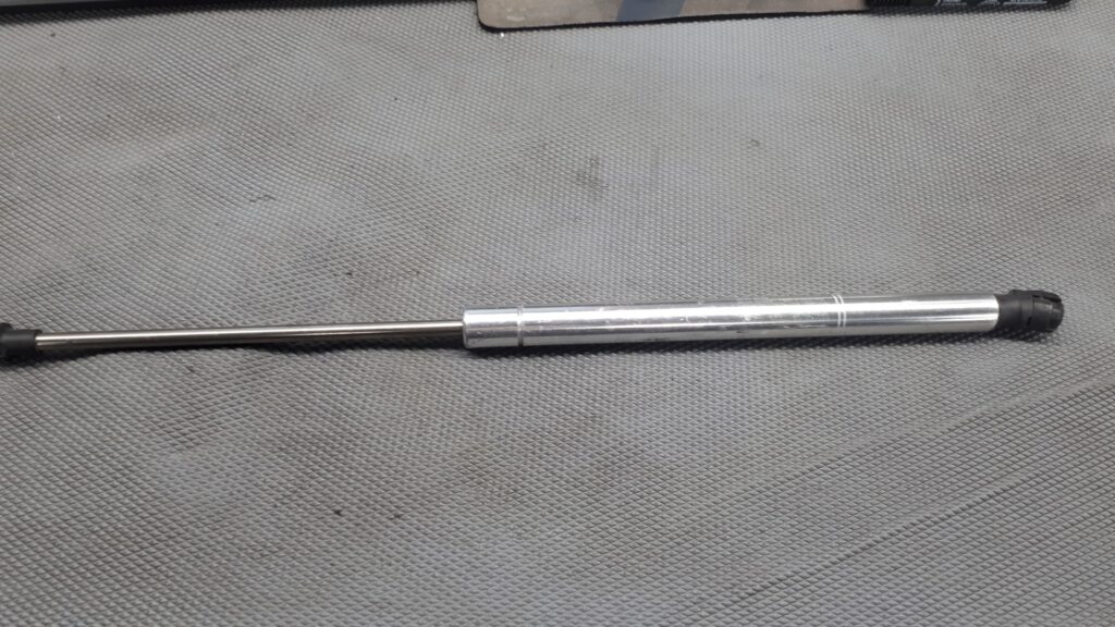 6e0823359c amortyzator pokrywy silnika vw lupo 98