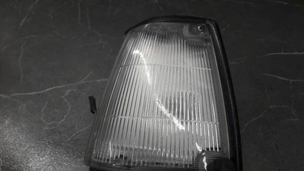 swiatlo pozycyjne lewe daihatsu charade II 87R
