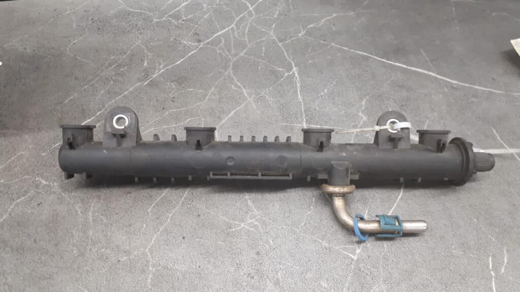 1928404261 Listwa Wtryskowa Opel Corsa C 1.2