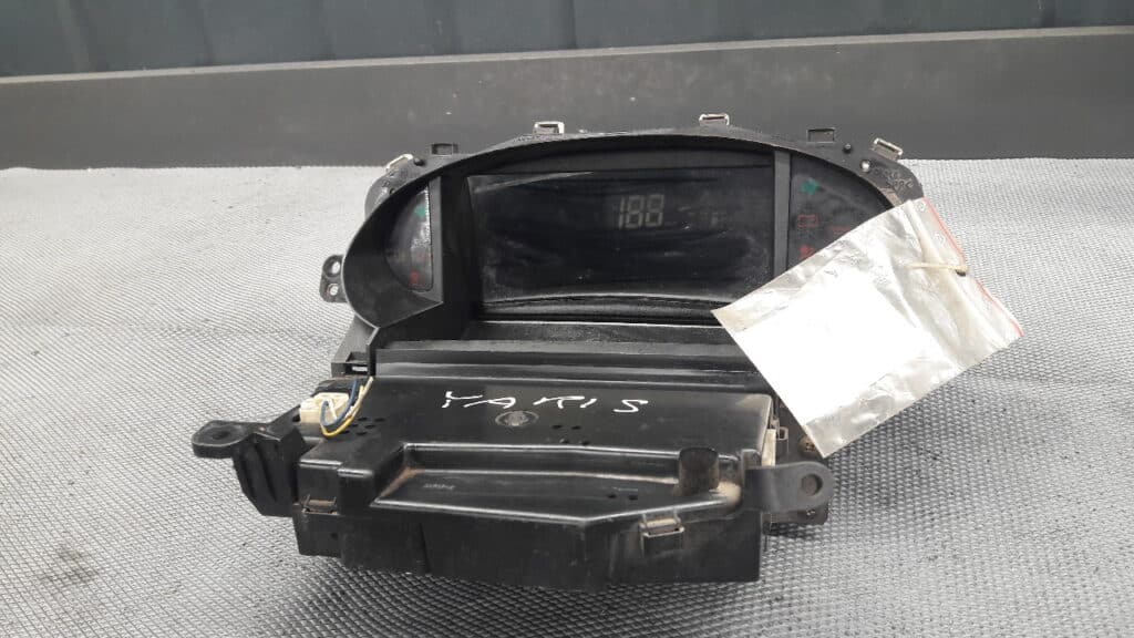 83800-52610 licznik zegar toyota yaris 1.3