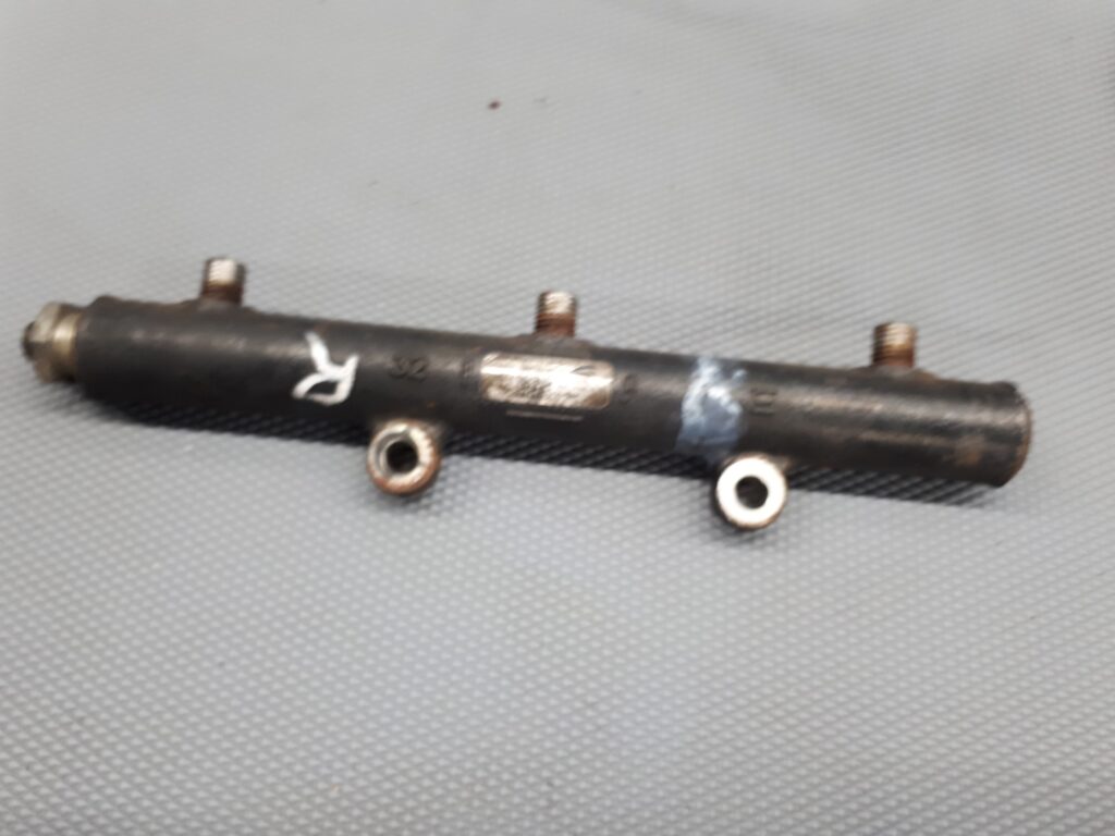 4R8Q-9D280-BC listwa wtryskowa jaguar XJ 2.7D
