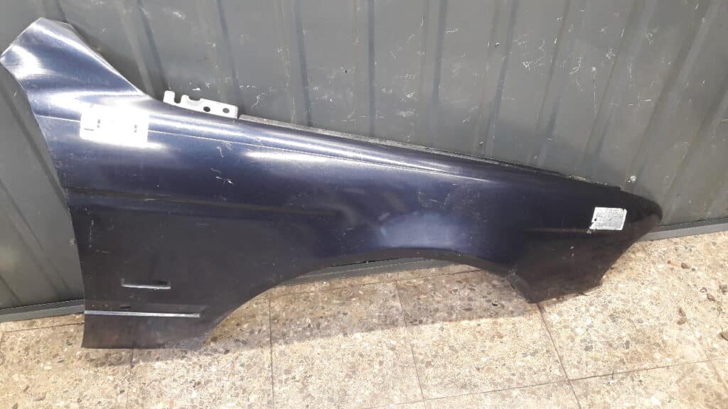 blotnik prawy przod bmw e39 granatowy