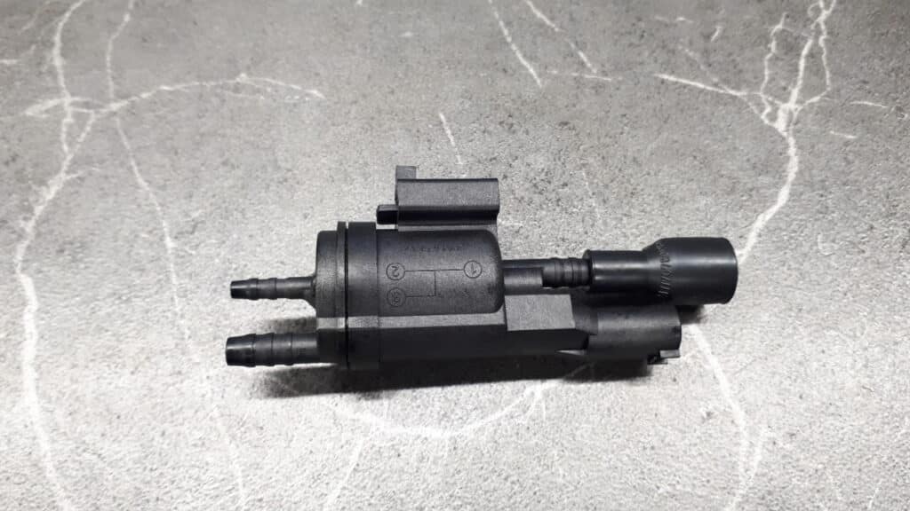 a0005003201 zawor powietrza wtornego  mercedes w254