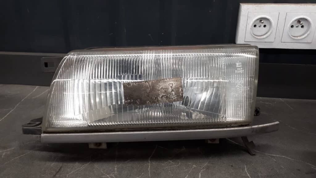 reflektor lewy nissan sunny n14 94r