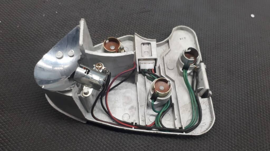 220-63324 wklad lampy lewy nissan suuny n14