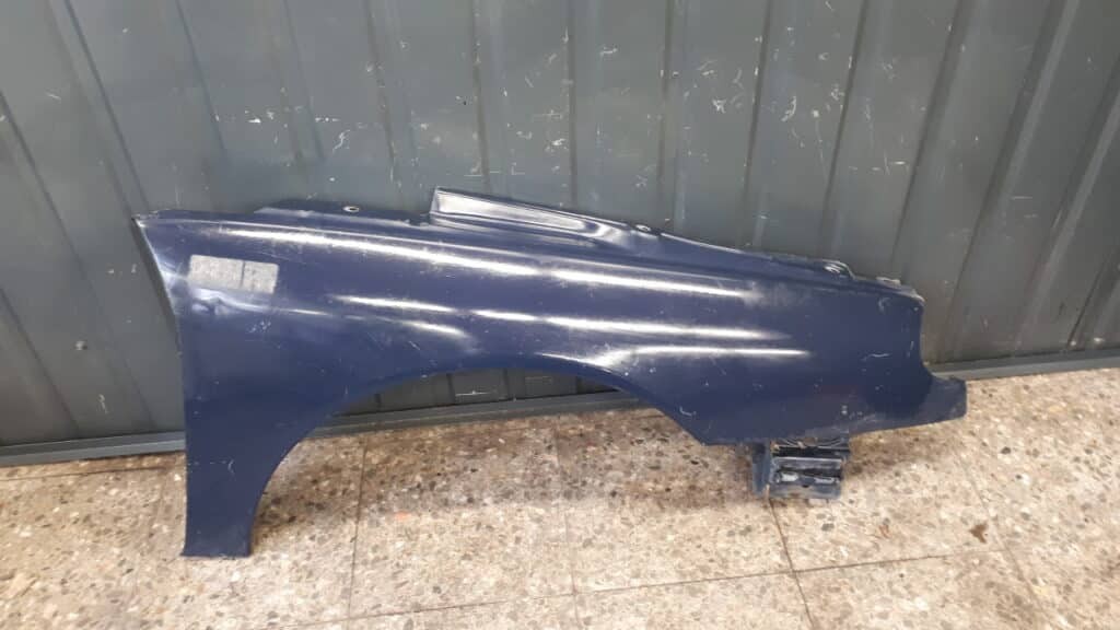 blotnik prawy przod renault laguna I 5d granatowy
