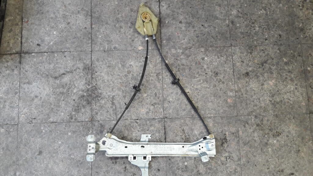 920040-100 podnosnik szyby lewy tyl renault megane III kombi