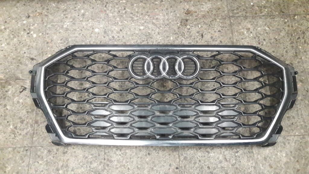 83F853651 Grill atrapa Audi Q3 A S-LINE