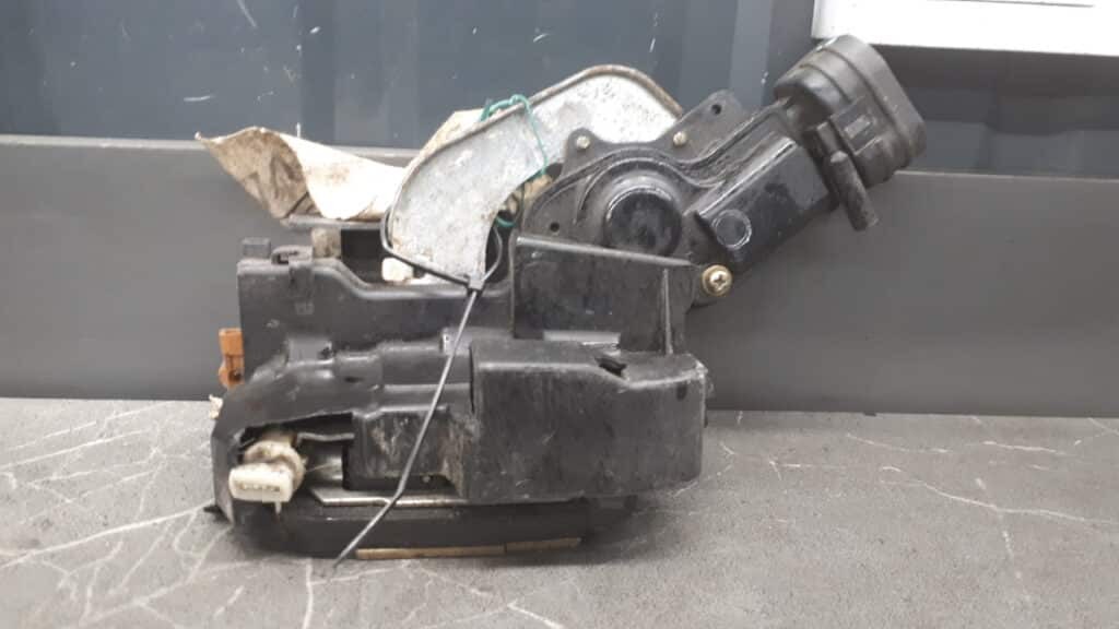 Zamek Drzwi Prawy Przod Toyota Corolla E11 98r 4pin