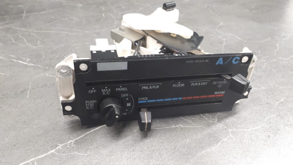 e97h-19a642-ab panel nawiewu ford explorer