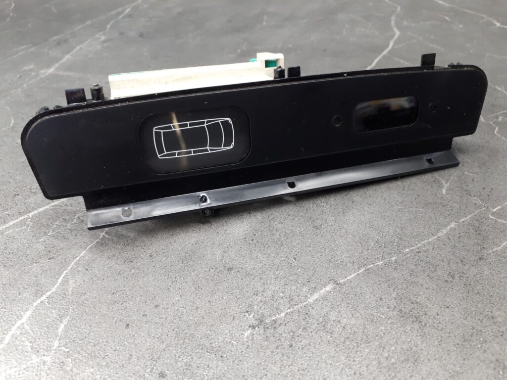 02433639900 WYSLWIETLACZ ZEGAREK LANCIA ZETA