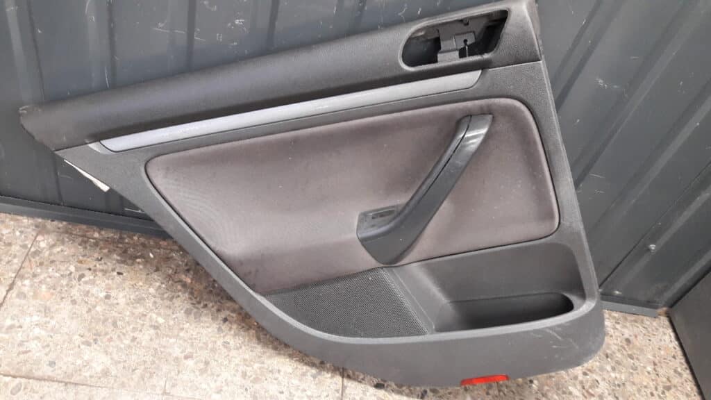 boczek drzwi lewy tyl vw golf v