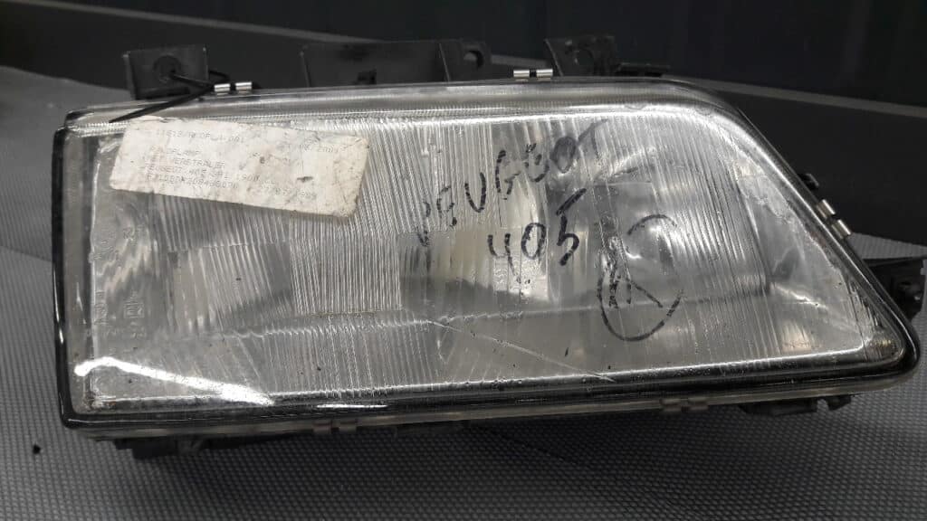 7r0186701 reflektor prawy peugeot 405 I