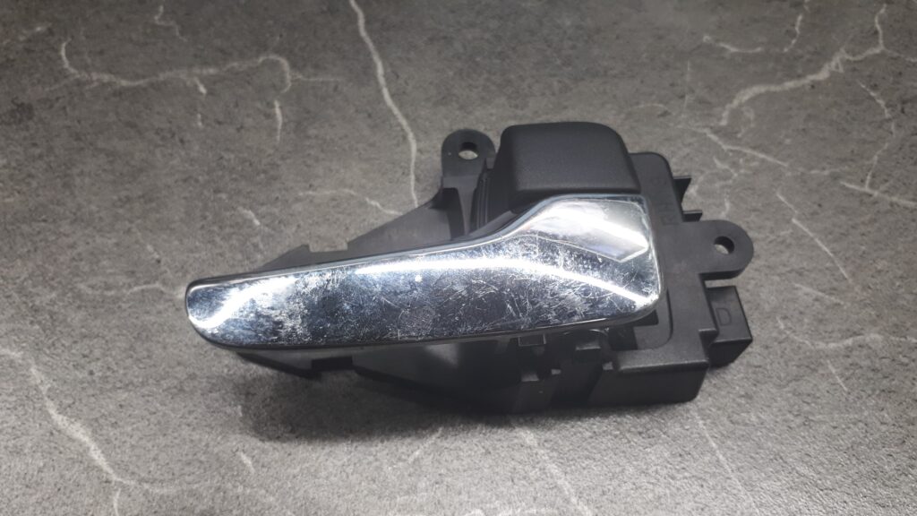 mn105360 klamka prawy tyl citroen c-crosser