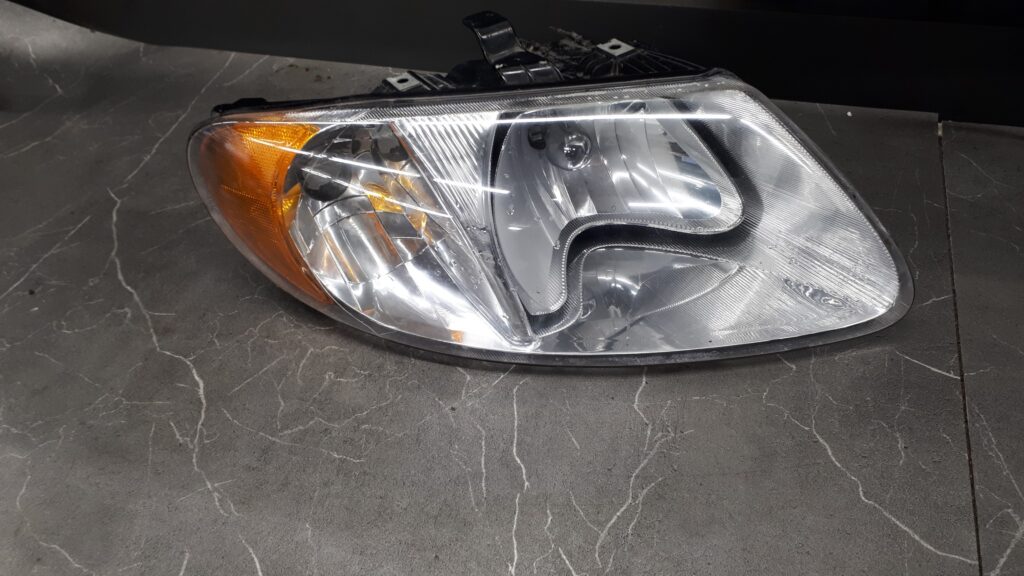 04857700AB reflektor przód eu chrysler voyager IV