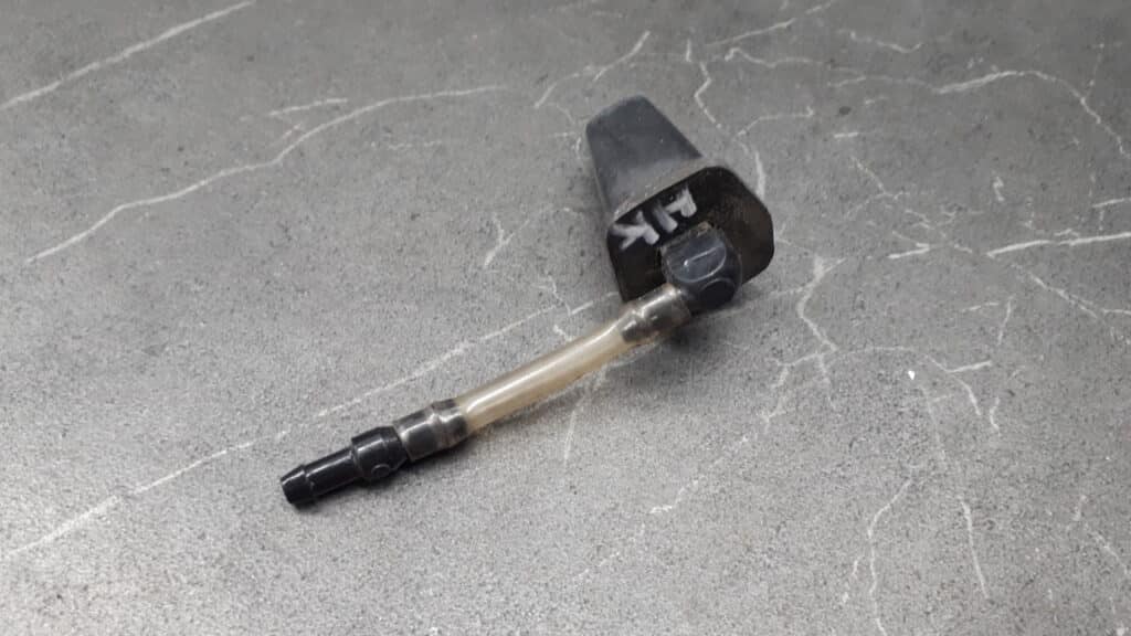 dysza spryskiwacza klapy bagaznika DAIHATSU FEROZA