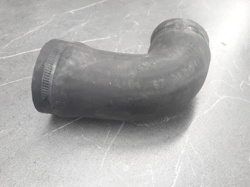 2246713 rura dolot POWIETRZA BMW E38 2,5TDS