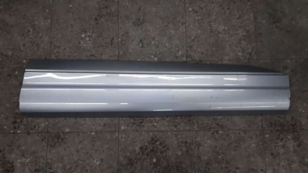 4m0853960g listwa drzwi prawy przod Audi Q7