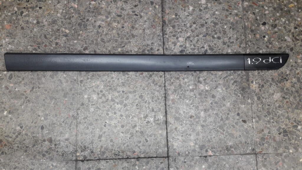8200073471 listwa prawy przod renault megane II 1.9 dci