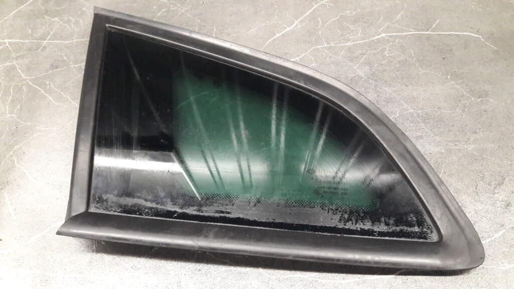 szyba karoseryjna lewy tył megane III KOMBI