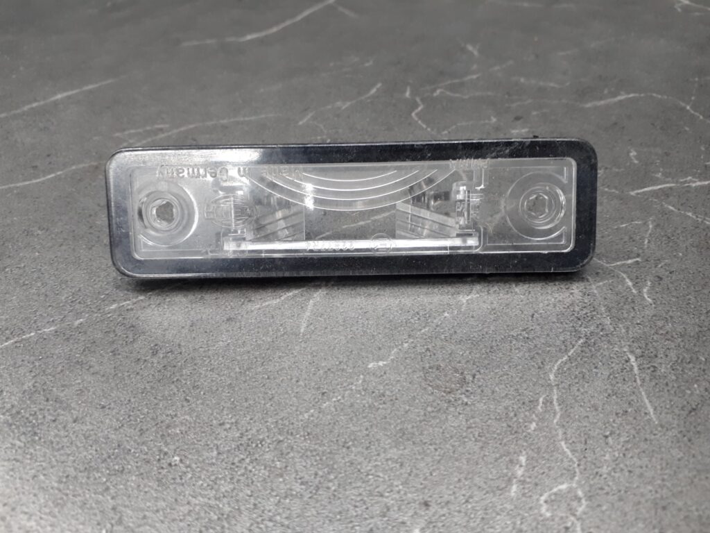 22877R4 LAMPKA TABLICY OPEL SIGNUM