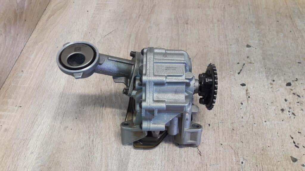761277201 Pompa oleju BMW F02 F10