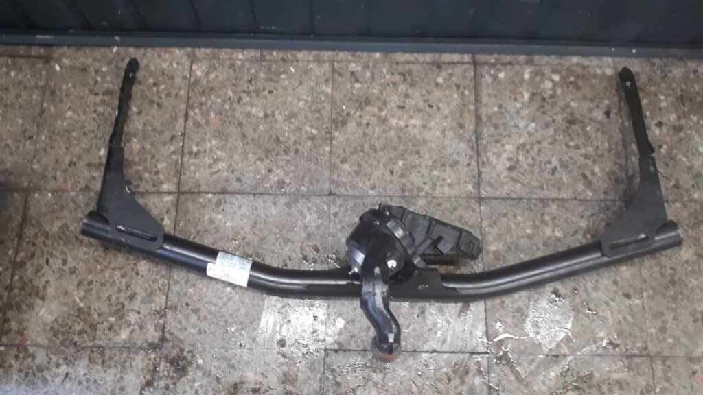 3G9803881F Hak holowniczy passat b8