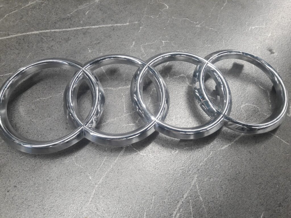 8j0853605 emblemat logo zderzak przod audi a3
