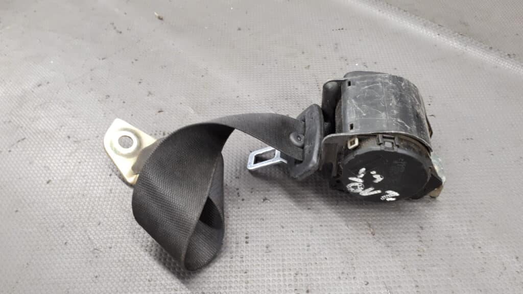 2108600385 pas bezpieczenstwa lewy tyl mercedes w210