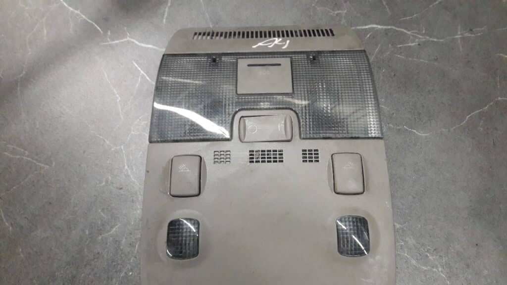 8E0947135 oswietlenie kabiny audi a4 b6