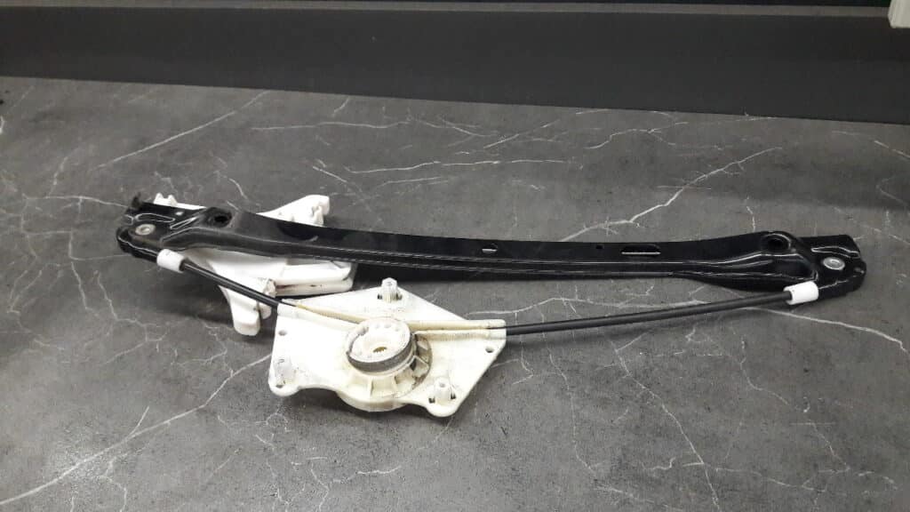 994857106 Mechanizm szyby lewy tyl golf v