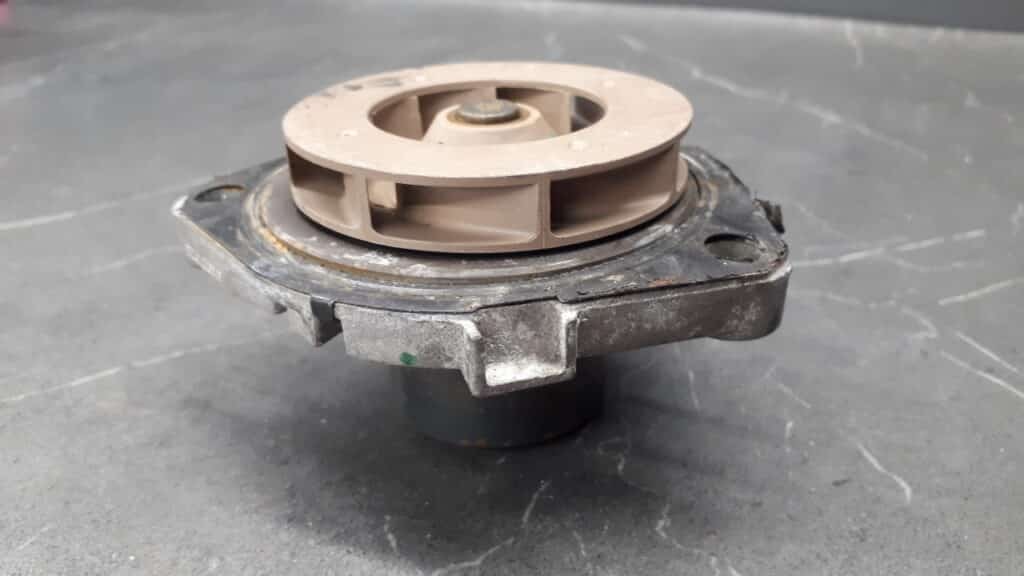 55568637 POMPA WODY OPEL ZAFIRA B 2.0CDTI