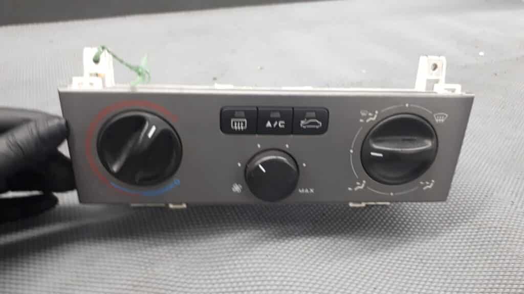 69360004r panel klimatyzacji peugot 207