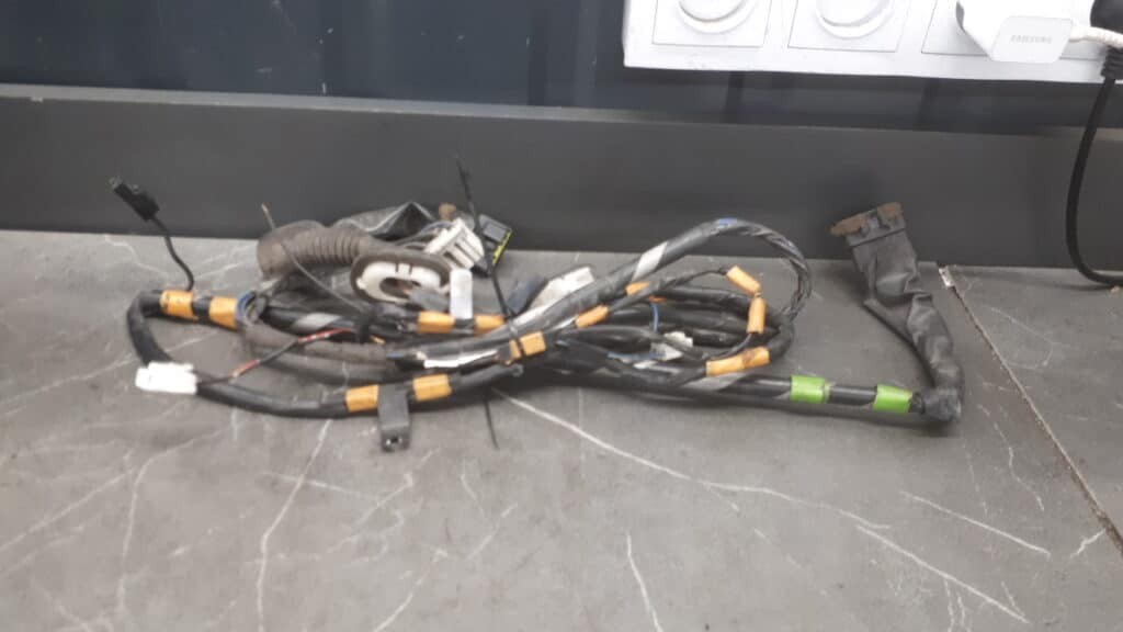 bep6p-67-06ya instalacja klapy bagaznika mazda 323c