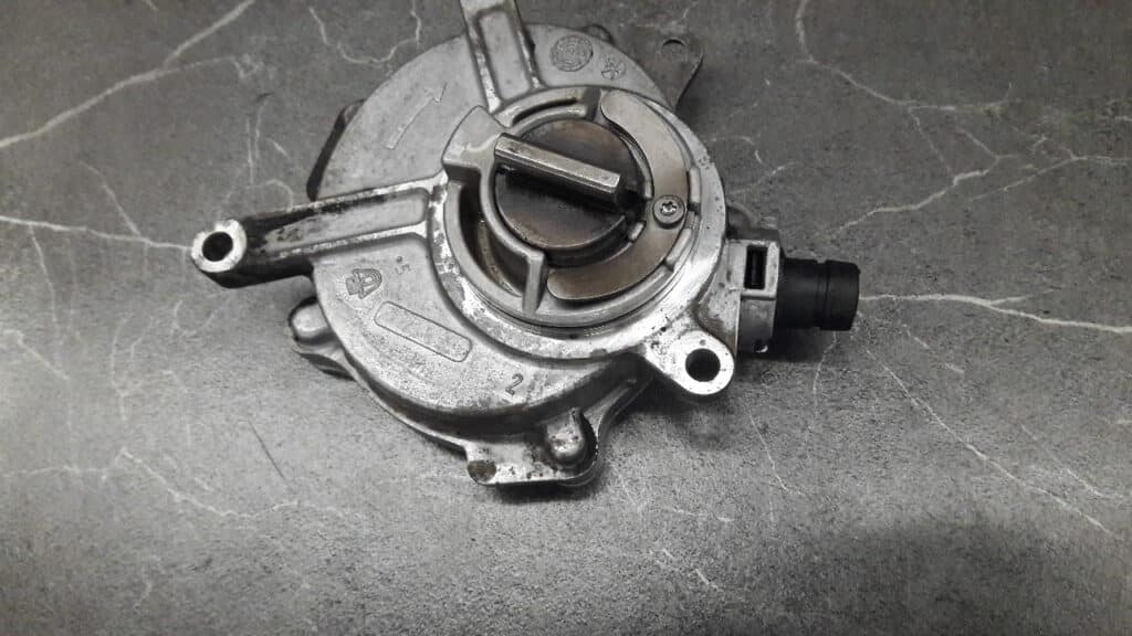 06D145100D Pompa VACUM AUDI A4