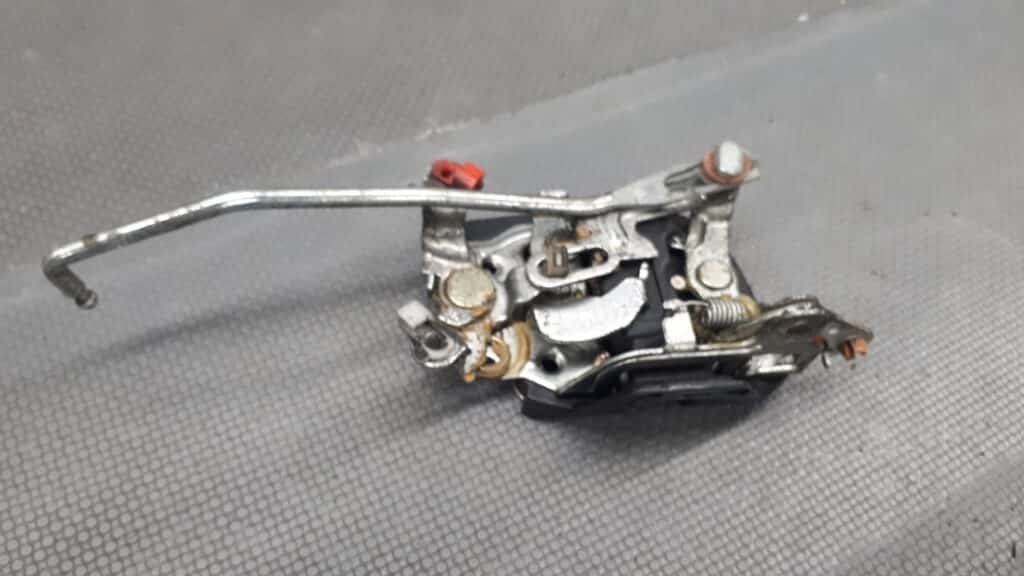 Zamek drzwi prawy przod Toyota Starlet P7 89R