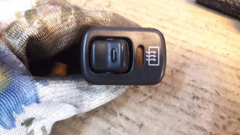 Przelacznik ogrzewania szyby daihatsu cuore