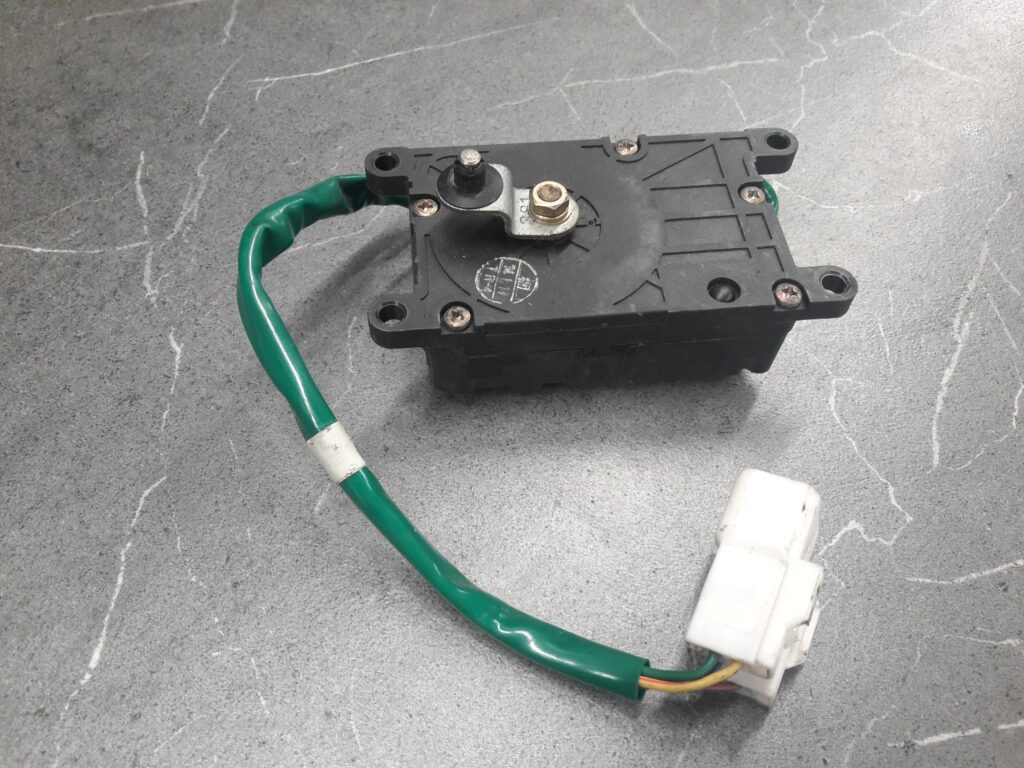 063700-4600 silniczek klap NAGRZEWNICY LEXUS GS300