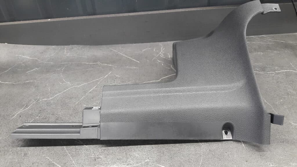 1k1858368a oslona pod kierownice vw golf V 5d