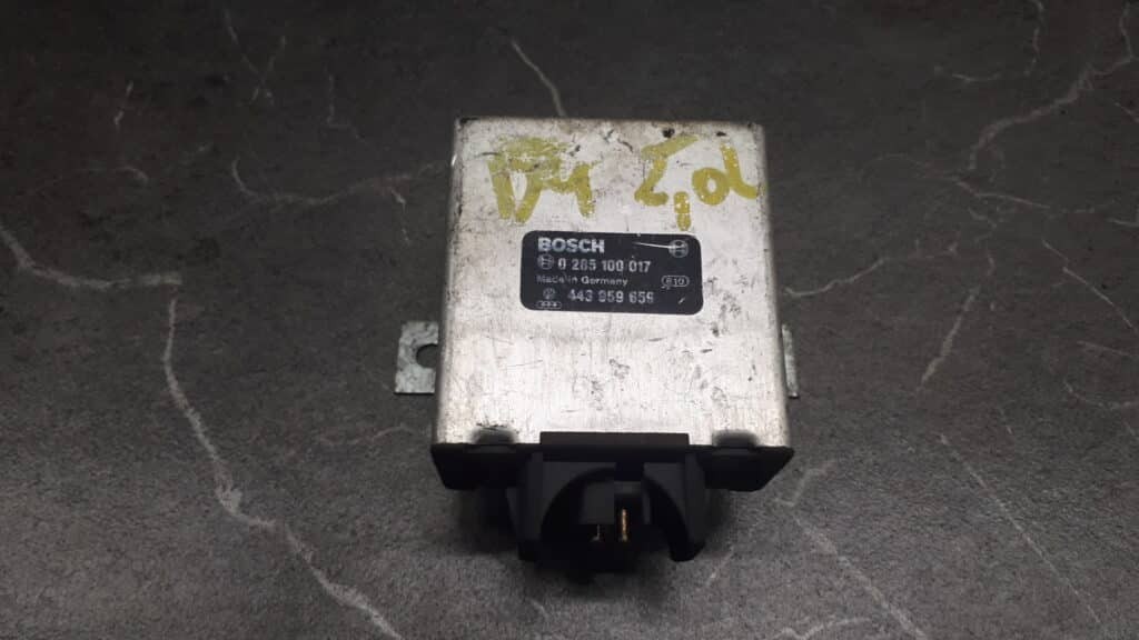 0285100017 sterownik komputer Audi 100