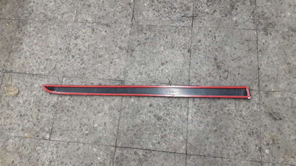 5J6853515 listwa drzwi lewy przod FABIA II
