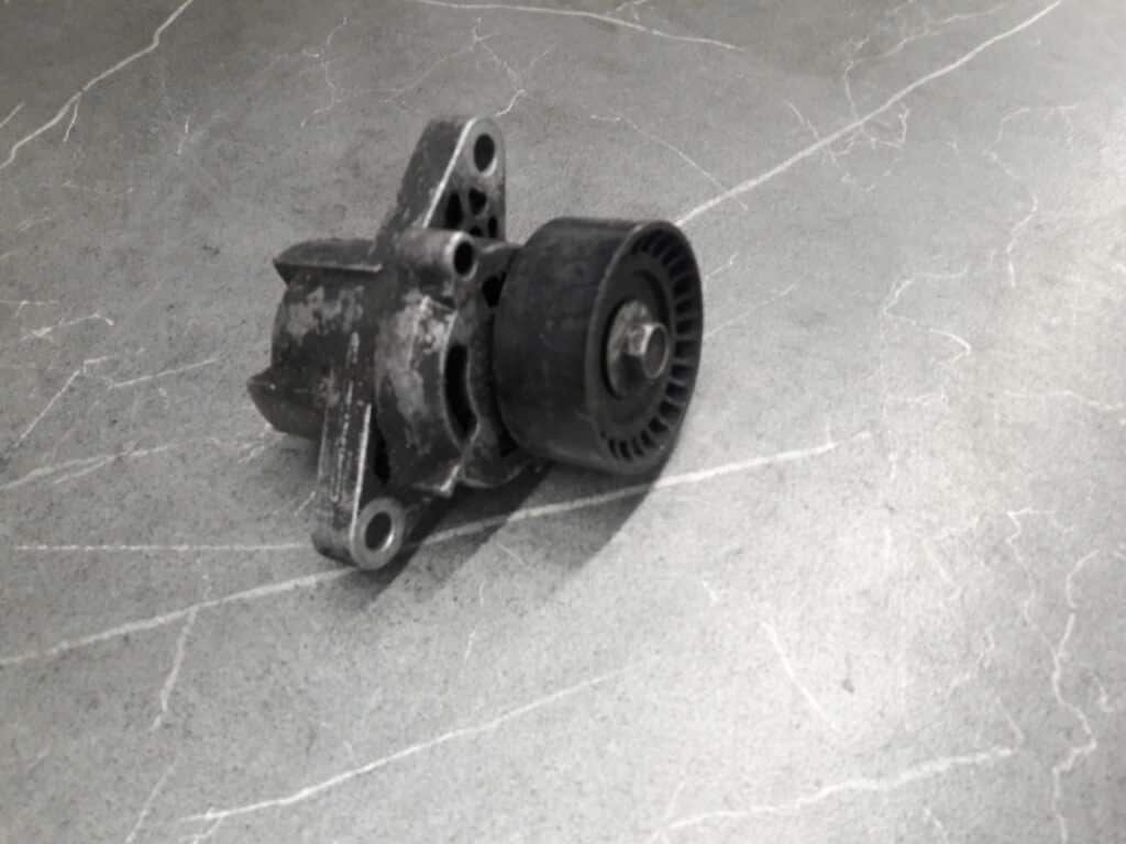 7700102872 napinacz PASKA RENAULT MEGANE I K