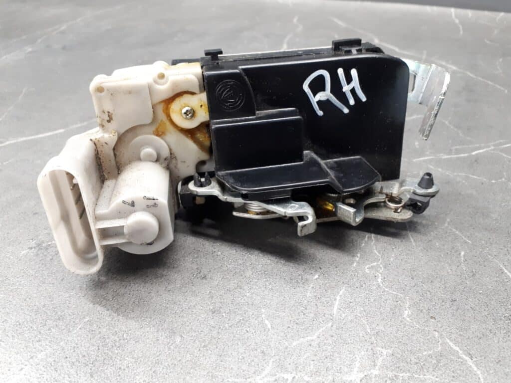 ZAMEK DRZWI PRAWY TYL LANCIA LYBRA 839 4PIN