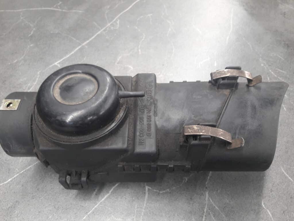 052129608D termostat OBUDOWA VW GOLF II 1.3