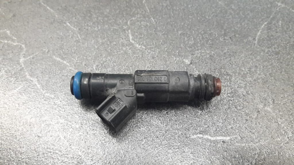 0280156009 wtryskiwacz FORD MONDEO MK3 2.0 16V