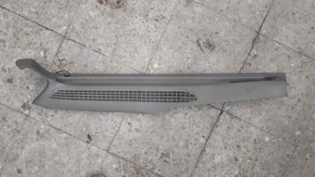 4816625 Uchwyt Mocowanie Półki Prawy Tył Saab 9-5 Kombi